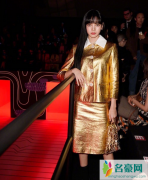Lisa金色套装夺人眼球 看你为什么喜欢她