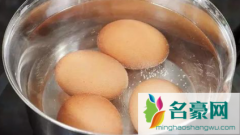 煮鸡蛋冷水下锅还是热水 怎么煮鸡蛋不会破