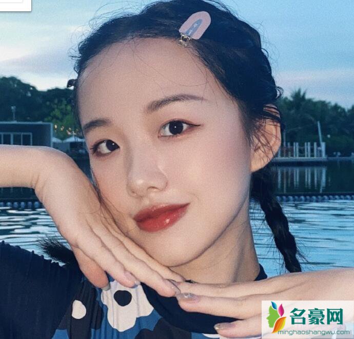 阿沁资料