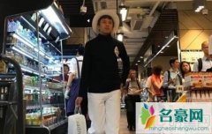 邓超孙俪现身香港 逛超市办生日派对