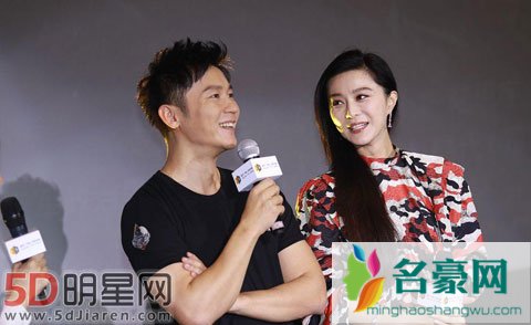 范冰冰秀恩爱与李晨从没吵过架 演军人每天被自己帅醒