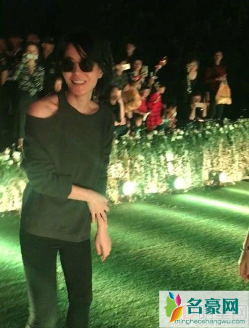 嫣然天使慈善拍卖 李嫣书法拍出高价