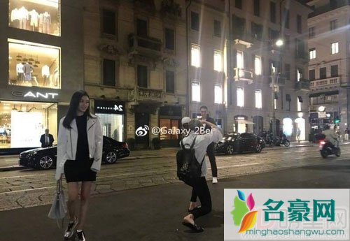 蒋劲夫张天爱米兰偶遇 俊男美女合照亮眼
