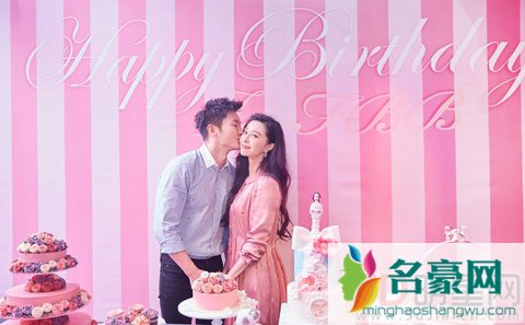 范冰冰李晨开直播甜蜜爆表 求婚仪式上新娘娃娃30万美金