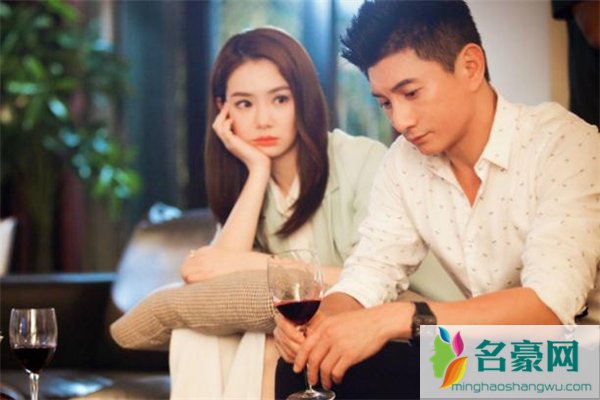 男朋友喜欢上自己的闺蜜怎么办 男朋友喜欢上闺蜜的迹象