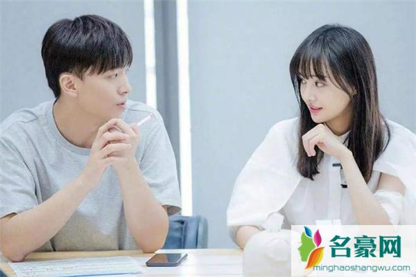 和前任保持联系是什么心理 和前任做朋友说明什么