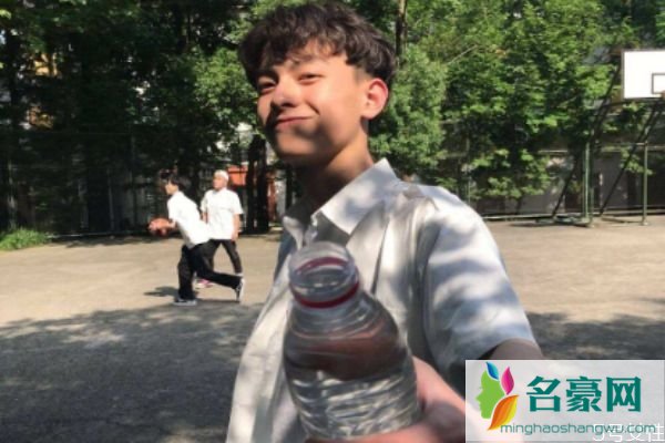 男人吃醋的表现有哪些 男人吃醋说明什么