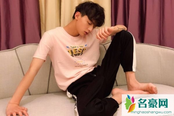 男人吃醋的表现有哪些 男人吃醋说明什么