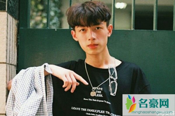 第一次约会女生带闺蜜是为什么 约会女生带闺蜜什么意思