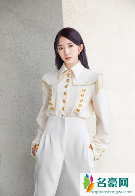 孟美岐宫廷装 完美诠释衣架子身材