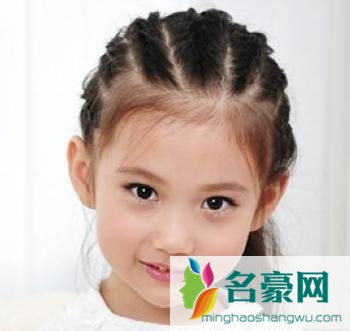 小女孩扎头发简单好看造型：甜美麻花辫4