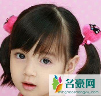 小女孩扎头发简单好看造型：百变马尾2