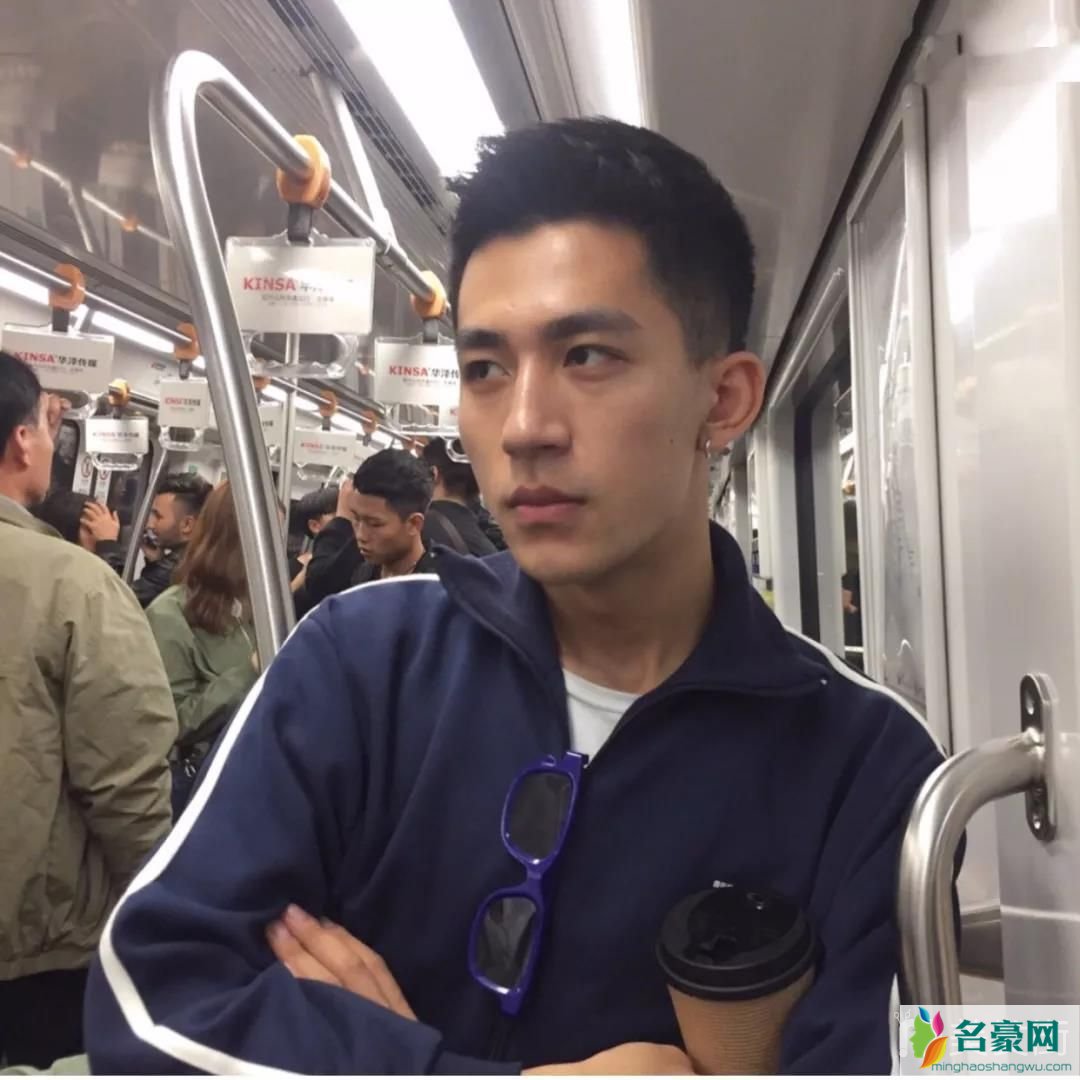 男生干净清爽短发发型：飞机头短发2