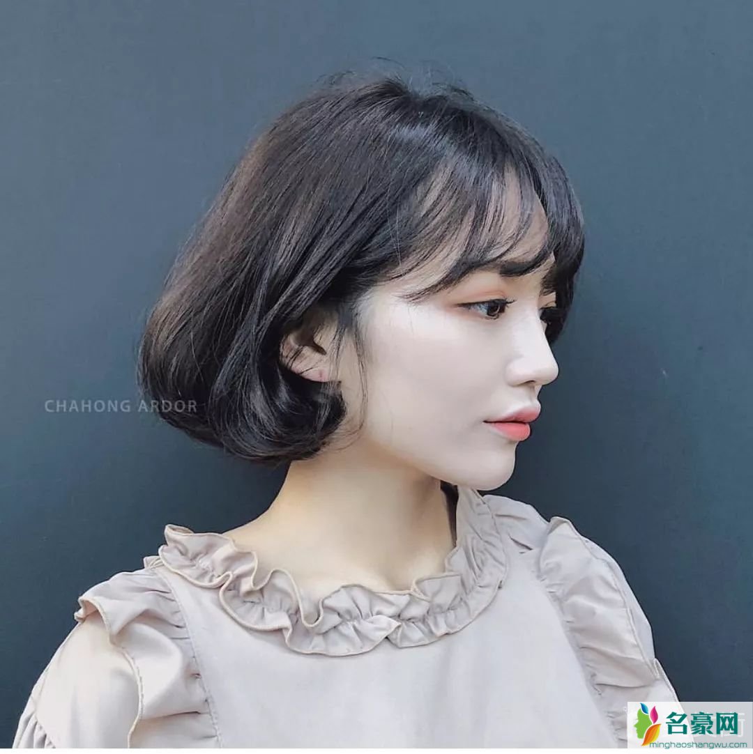 2019流行短发烫发C字卷_最流行的C字卷短发发型图片4