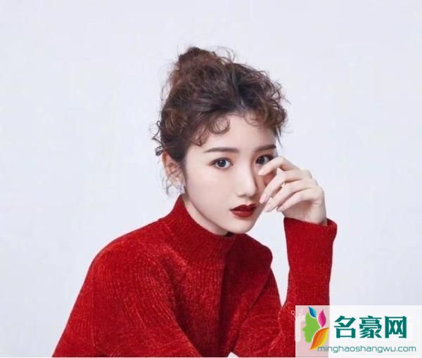 2019年烫发流行款图女：泰迪卷3