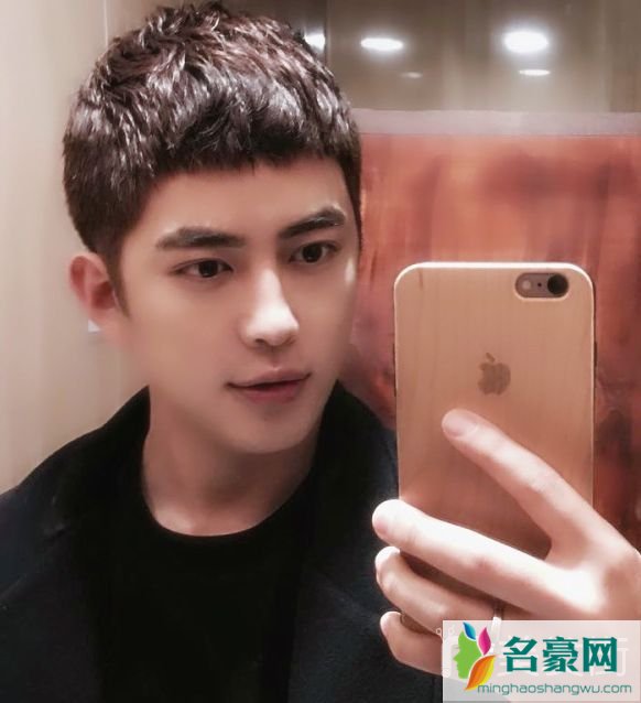 名豪网今日发型：阿呆头短发