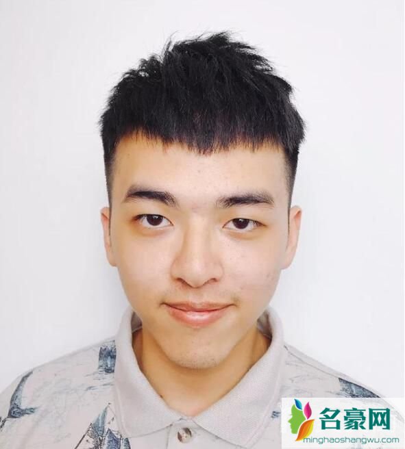 两边铲利落短碎发发型