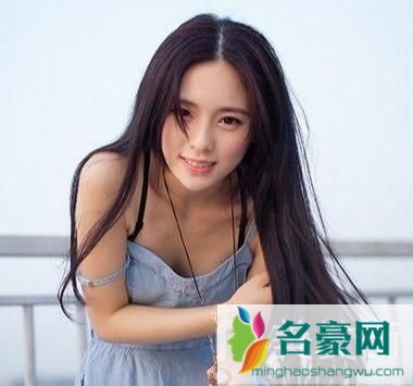 中学女生边分直发烫发尾发型