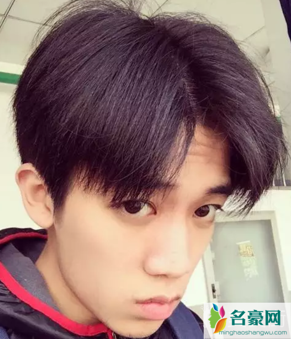 男生留长头发过渡的尴尬期时打理头发方法2