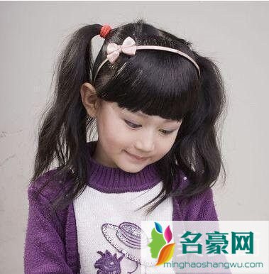 适合小学生的齐刘海双马尾扎发