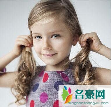 适合小学生的大螺旋卷发发型