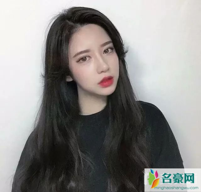 女生气质发型干净利落发型：卷发2