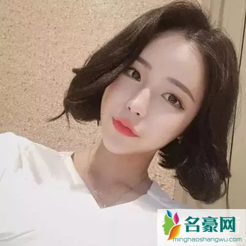 2019女生短发流行趋势，齐发尾短发发型图片10