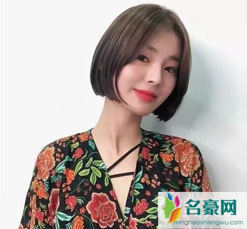 2019女生短发流行趋势，齐发尾短发发型图片3