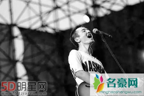 朴树正面回答缺钱传闻 低谷时刻有想过放弃生命
