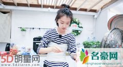 周冬雨的胸再上热搜 自信回应胸和身材匹配