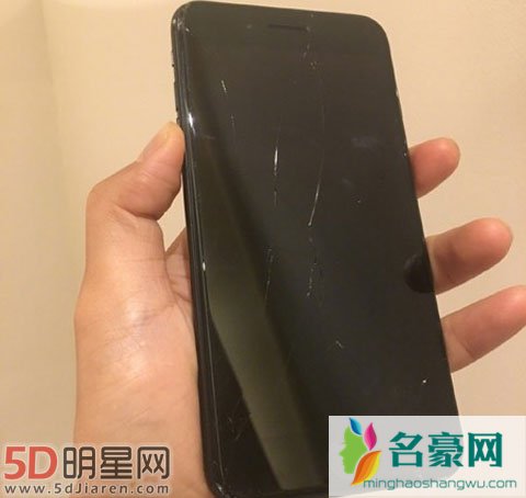 邓超力挺老婆孙俪首集新剧 谁知手机屏裂停的地方真好