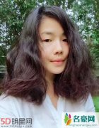 杨坤门口私生饭塞照片还撬锁 账号曝光疑似有精神