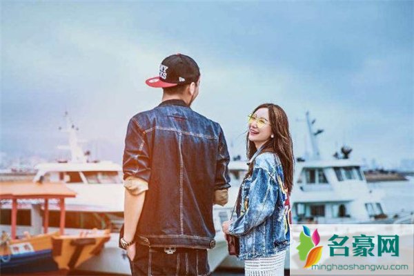 高铁上怎么要女生微信 高铁上怎么和旁边小姐姐搭讪