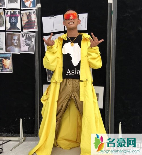 中国有嘻哈选手走红后受关注 关晓彤为黄旭录视频