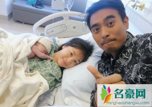 章龄之二胎产子 陈龙晒全家合照分享喜悦