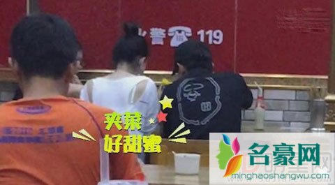 林更新这次女友不是网红 与王丽坤吃路边摊逛别墅