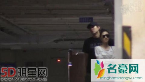 林更新这次女友不是网红 与王丽坤吃路边摊逛别墅