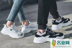 情侣能送鞋吗，情侣之间送鞋子代表什么