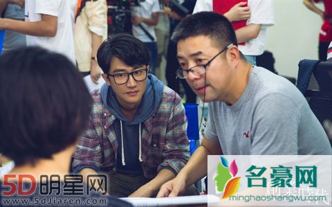 杨颖被黄轩声音迷住回家搜夜读诗歌集听 黄轩称杨颖很努力把角色演好