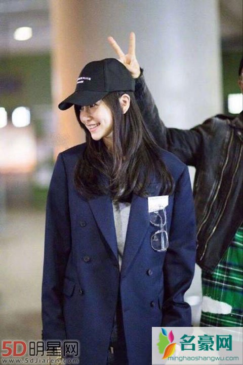 杨颖录《奔跑吧》跌倒受伤 黄晓明冲到现场怒斥节目组
