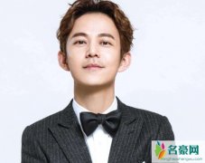 何老师好惨一男的微博删了 何炅火速删微博事件始