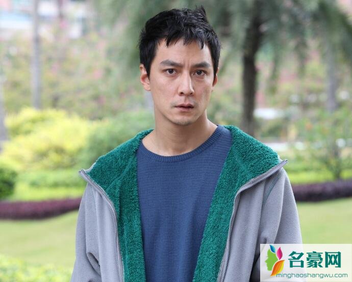 吴彦祖送女儿上学