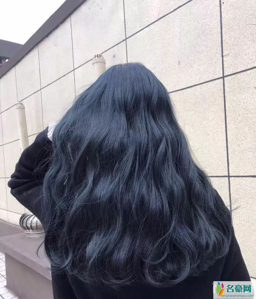 2019最火的头发颜色是蓝黑色2