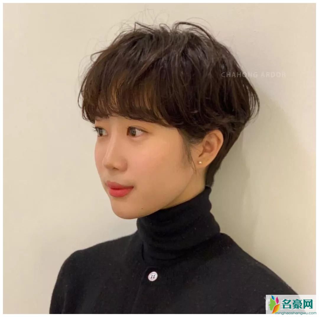 名豪网女发型图片_最美的减龄女生超短发发型图片33