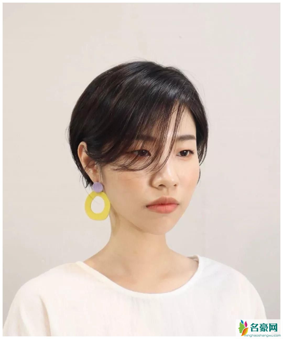 名豪网女发型图片_最美的减龄女生超短发发型图片22