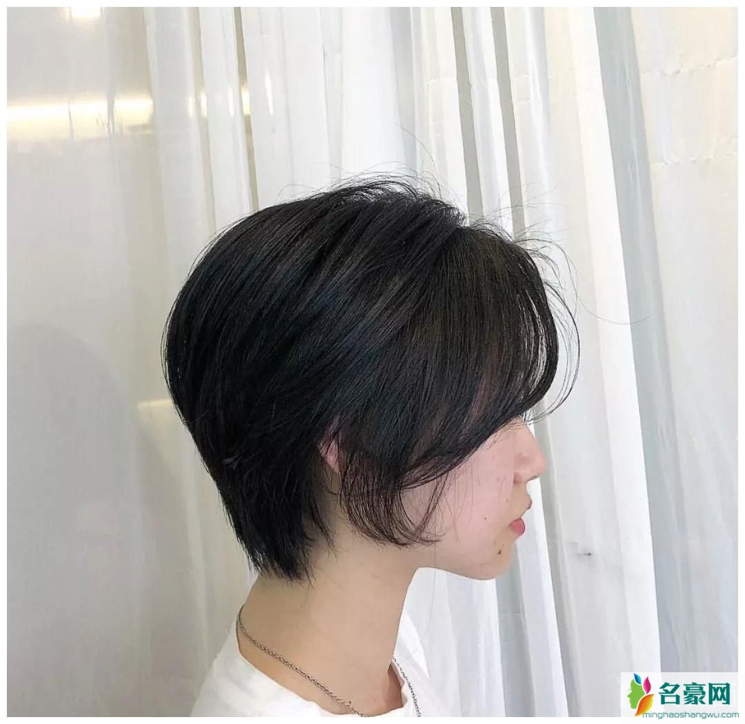 名豪网女发型图片_最美的减龄女生超短发发型图片38