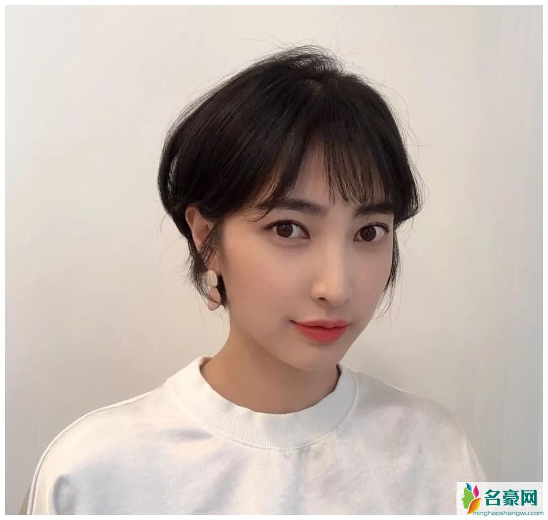 名豪网女发型图片_最美的减龄女生超短发发型图片48