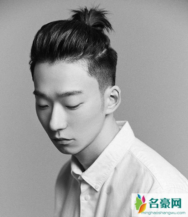 名豪网男士发型_潮男发型短发_两边剃光的最帅气发型图片25