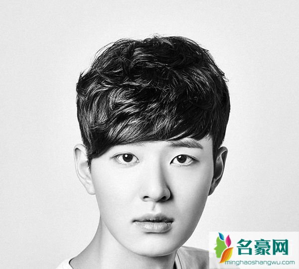 名豪网男士发型_潮男发型短发_两边剃光的最帅气发型图片12