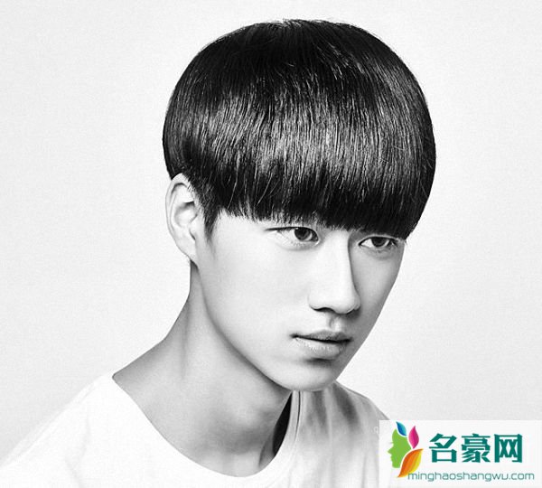 名豪网男士发型_潮男发型短发_两边剃光的最帅气发型图片11